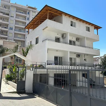 Andrea * Sarandë